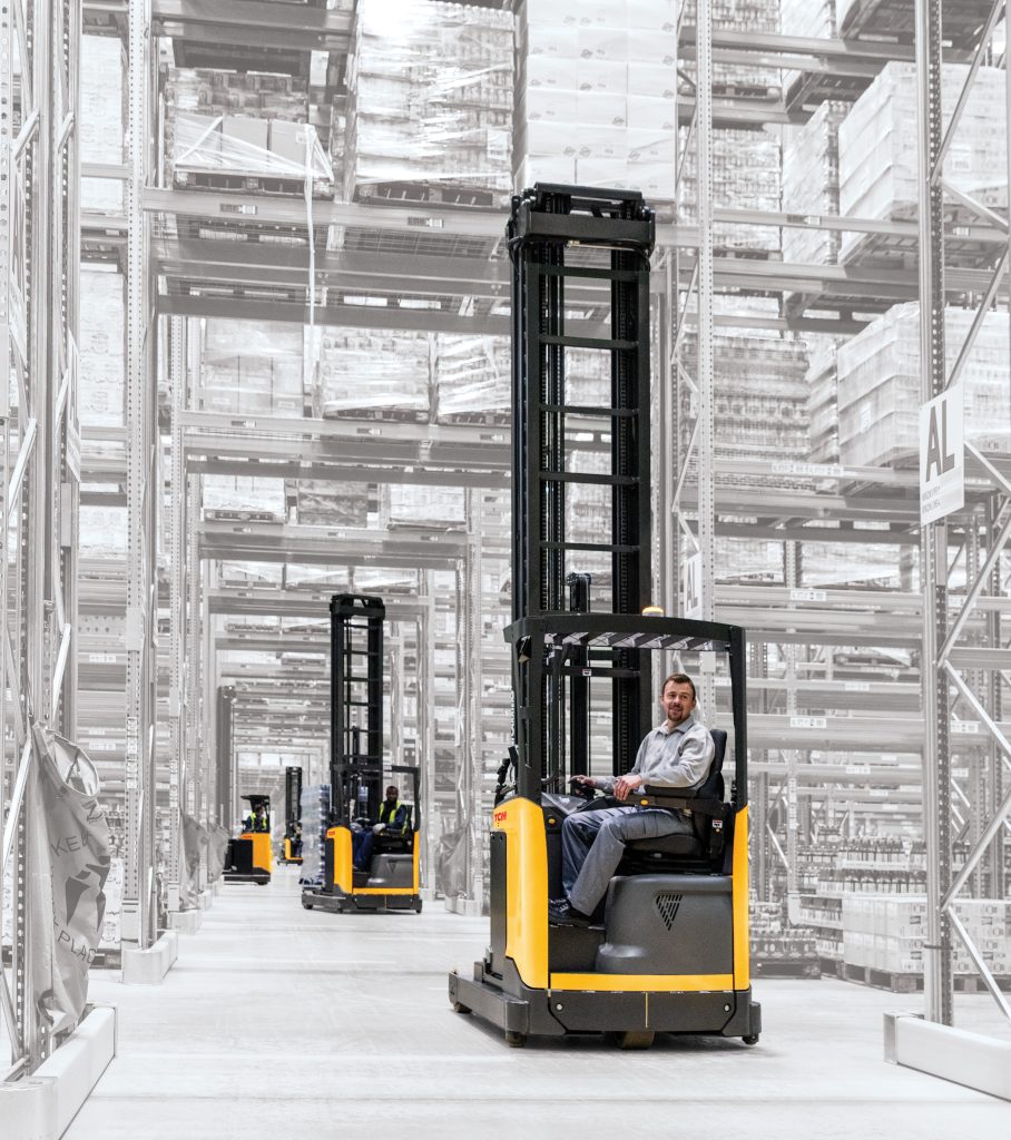 Trt Fs250000f Reach Truck Working 908x1024
