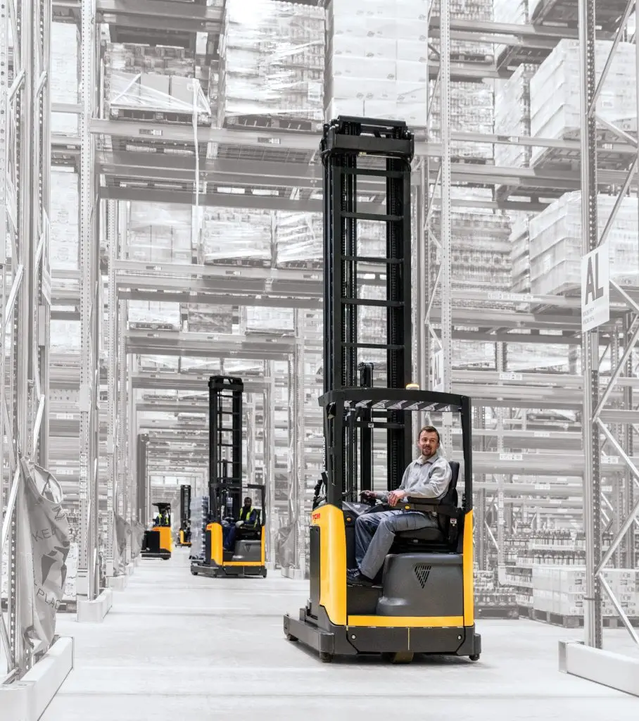 Trt Fs250000f Reach Truck Working 908x1024